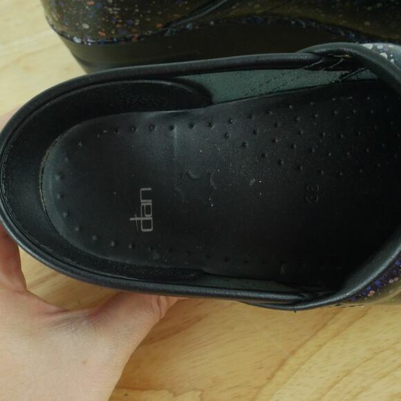 Dansko Size 38 Clogs Us 7 1/2 8 Black Patent Splatter Pattern Comfort Work Shoes - Picture 2 of 13